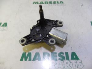 Gebruikte Ruitenwissermotor achter Fiat Doblo Cargo (263) 1.3 MJ 16V DPF Euro 5 Prijs € 25,00 Margeregeling aangeboden door Maresia Parts