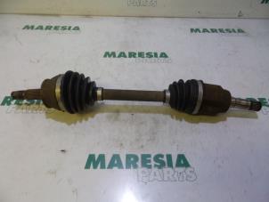 Gebruikte Aandrijfas links-voor Fiat Doblo Cargo (263) 1.3 MJ 16V DPF Euro 5 Prijs € 59,99 Margeregeling aangeboden door Maresia Parts