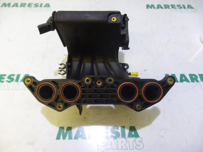 Gebruikte Inlaatspruitstuk Peugeot 206 (2A/C/H/J/S) 1.4 XR,XS,XT,Gentry Prijs € 40,00 Margeregeling aangeboden door Maresia Parts