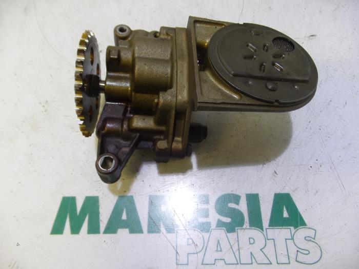Gebruikte Oliepomp Peugeot 206 (2A/C/H/J/S) 1.4 XR,XS,XT,Gentry Prijs € 65,00 Margeregeling aangeboden door Maresia Parts