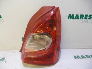 Gebruikte Achterlicht rechts Renault Twingo II (CN) 1.2 16V Prijs € 50,00 Margeregeling aangeboden door Maresia Parts