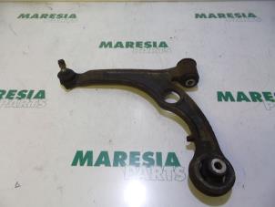 Gebruikte Draagarm onder links-voor Fiat Stilo (192A/B) 1.2 16V 3-Drs. Prijs € 35,00 Margeregeling aangeboden door Maresia Parts