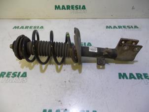 Gebruikte Mac Phersonpoot rechts-voor Peugeot 308 (4A/C) 1.6 HDi 16V Prijs € 50,00 Margeregeling aangeboden door Maresia Parts