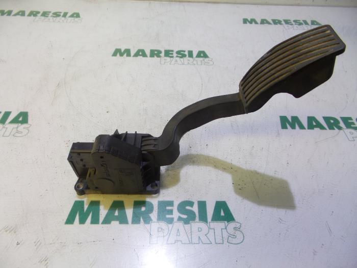 Gebruikte Sensor Gaspedaalpositie Fiat Grande Punto (199) 1.3 JTD Multijet 16V Prijs € 15,00 Margeregeling aangeboden door Maresia Parts