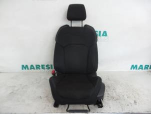Gebruikte Voorstoel links Citroen C5 III Tourer (RW) 2.0 HDiF 16V Prijs € 157,50 Margeregeling aangeboden door Maresia Parts