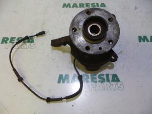 Gebruikte Asschenkel rechts-voor Renault Trafic New (FL) 1.9 dCi 100 16V Prijs € 72,60 Inclusief btw aangeboden door Maresia Parts