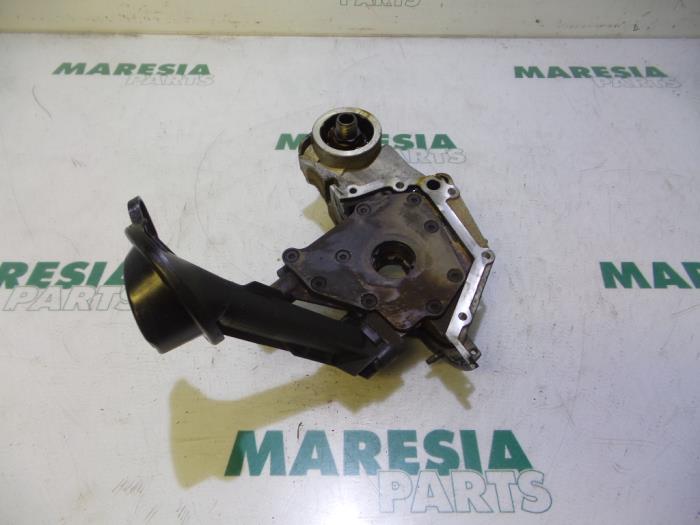 Gebruikte Oliepomp Fiat Grande Punto (199) 1.4 Prijs € 75,00 Margeregeling aangeboden door Maresia Parts