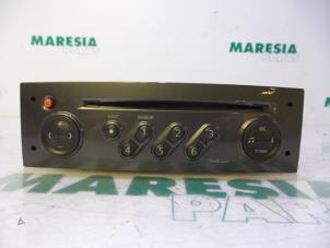Gebruikte Radio CD Speler Renault Megane II (BM/CM) 2.0 16V Turbo Prijs € 75,00 Margeregeling aangeboden door Maresia Parts