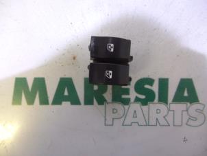 Gebruikte Combischakelaar ramen Renault Megane II (BM/CM) 2.0 16V Turbo Prijs € 25,00 Margeregeling aangeboden door Maresia Parts