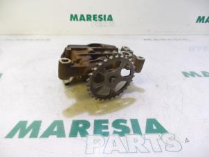 Gebruikte Oliepomp Peugeot 206 (2A/C/H/J/S) 1.4 XR,XS,XT,Gentry Prijs € 65,00 Margeregeling aangeboden door Maresia Parts