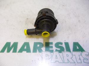 Gebruikte Waterpomp Renault Scénic II (JM) 1.5 dCi 105 FAP Prijs € 25,00 Margeregeling aangeboden door Maresia Parts