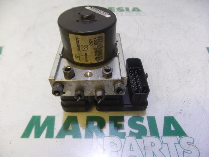 Gebruikte ABS Pomp Fiat Doblo Cargo (263) 1.3 MJ 16V Euro 4 Prijs € 60,00 Margeregeling aangeboden door Maresia Parts