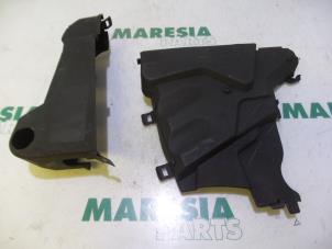 Gebruikte Distributiedeksel Renault Scénic II (JM) 1.5 dCi 105 FAP Prijs € 35,00 Margeregeling aangeboden door Maresia Parts