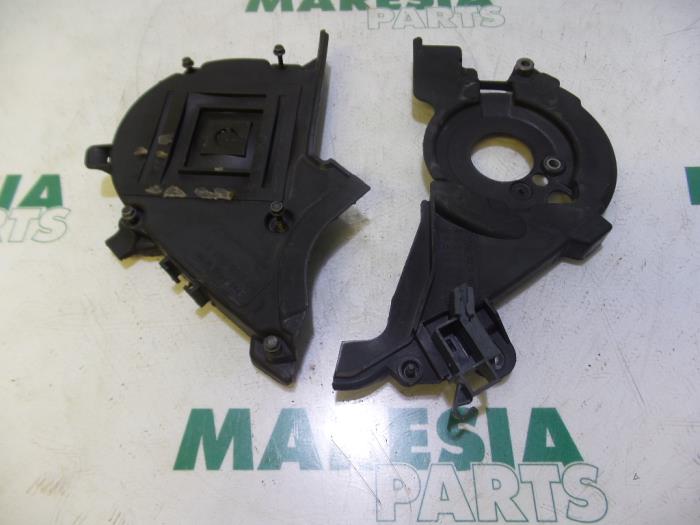 Gebruikte Distributiedeksel Peugeot 308 (4A/C) 1.6 HDi 16V Prijs € 20,00 Margeregeling aangeboden door Maresia Parts