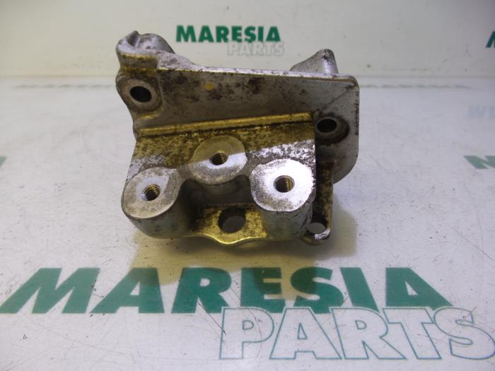 Gebruikte Motorsteun Fiat Grande Punto (199) 1.4 Prijs € 20,00 Margeregeling aangeboden door Maresia Parts