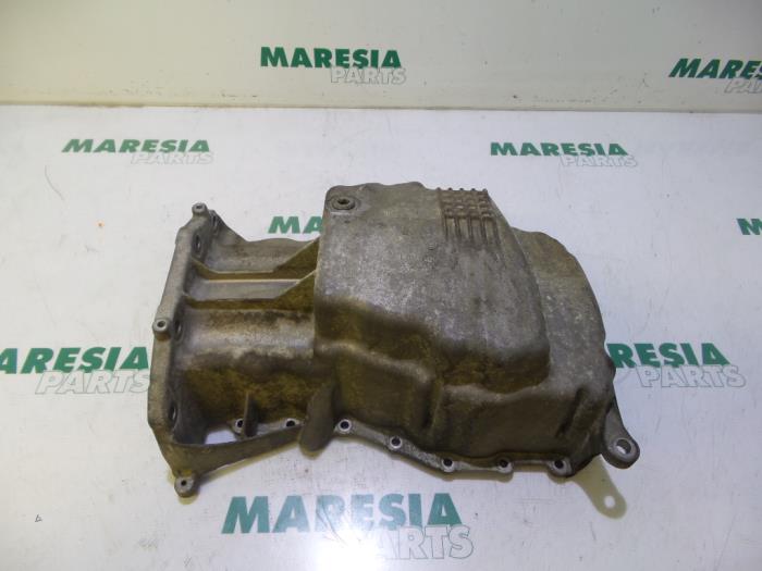 Gebruikte Carterpan Renault Clio II (BB/CB) 1.4 16V Prijs € 30,00 Margeregeling aangeboden door Maresia Parts