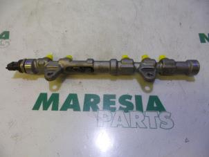 Gebruikte Injector brug Fiat Doblo Cargo (263) 1.3 MJ 16V Euro 4 Prijs € 75,00 Margeregeling aangeboden door Maresia Parts
