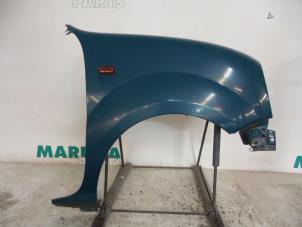 Gebruikte Voorscherm rechts Renault Kangoo (KC) 1.2 Prijs € 60,50 Inclusief btw aangeboden door Maresia Parts