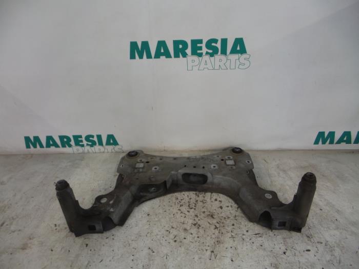 Gebruikte Subframe Renault Megane III Grandtour (KZ) 1.4 16V TCe 130 Prijs € 74,00 Margeregeling aangeboden door Maresia Parts
