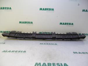 Gebruikte Bumperframe achter Renault Kangoo (KC) 1.2 Prijs € 30,25 Inclusief btw aangeboden door Maresia Parts