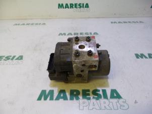 Gebruikte ABS Pomp Renault Kangoo (KC) 1.2 Prijs € 90,74 Inclusief btw aangeboden door Maresia Parts
