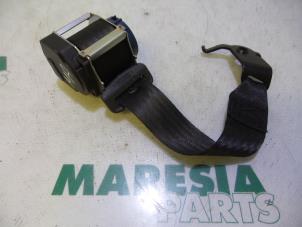 Gebruikte Veiligheidsgordel midden-achter Alfa Romeo 159 (939AX) 1.9 JTDm 16V Prijs € 50,00 Margeregeling aangeboden door Maresia Parts
