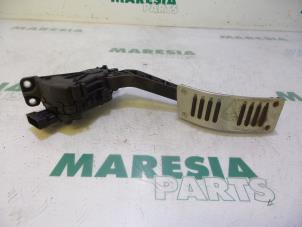 Gebruikte Sensor Gaspedaalpositie Alfa Romeo 159 (939AX) 1.9 JTDm 16V Prijs € 50,00 Margeregeling aangeboden door Maresia Parts