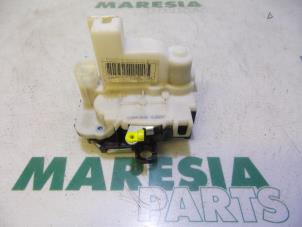 Gebruikte Deurslot Mechaniek 4Deurs rechts-voor Fiat Panda (169) 1.2, Classic Prijs € 25,00 Margeregeling aangeboden door Maresia Parts