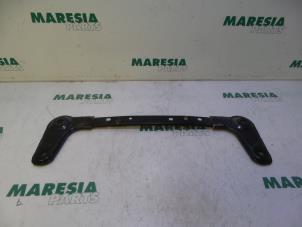 Gebruikte Subframe Renault Clio III (BR/CR) 1.2 16V 75 Prijs € 15,00 Margeregeling aangeboden door Maresia Parts