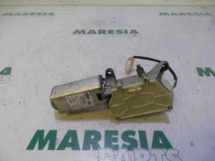 Gebruikte Motor Ruitenwisser achter Fiat Doblo (223A/119) 1.6 16V Prijs € 50,00 Margeregeling aangeboden door Maresia Parts