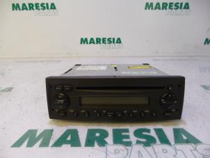 Gebruikte Radio CD Speler Fiat Doblo (223A/119) 1.6 16V Prijs € 75,00 Margeregeling aangeboden door Maresia Parts