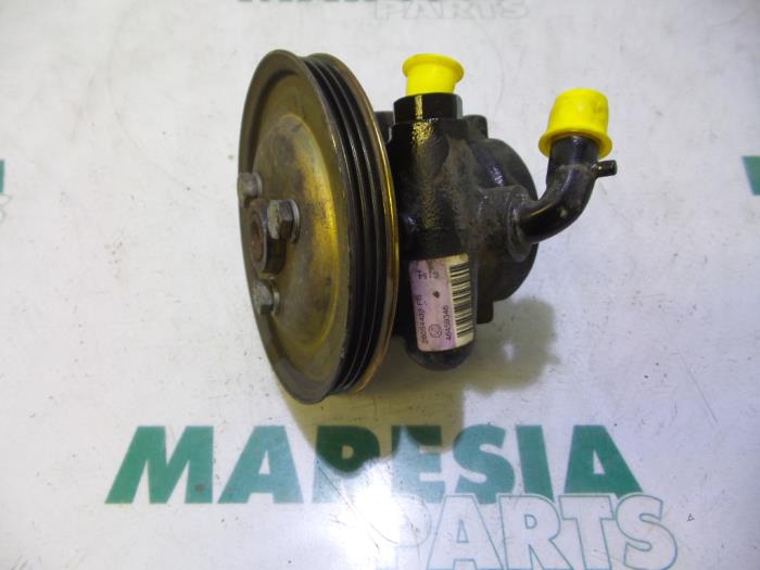 Gebruikte Servopomp Fiat Doblo (223A/119) 1.6 16V Prijs € 40,00 Margeregeling aangeboden door Maresia Parts