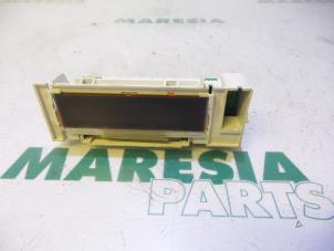 Gebruikte Display Interieur Renault Clio III (BR/CR) 1.6 16V Prijs € 25,00 Margeregeling aangeboden door Maresia Parts
