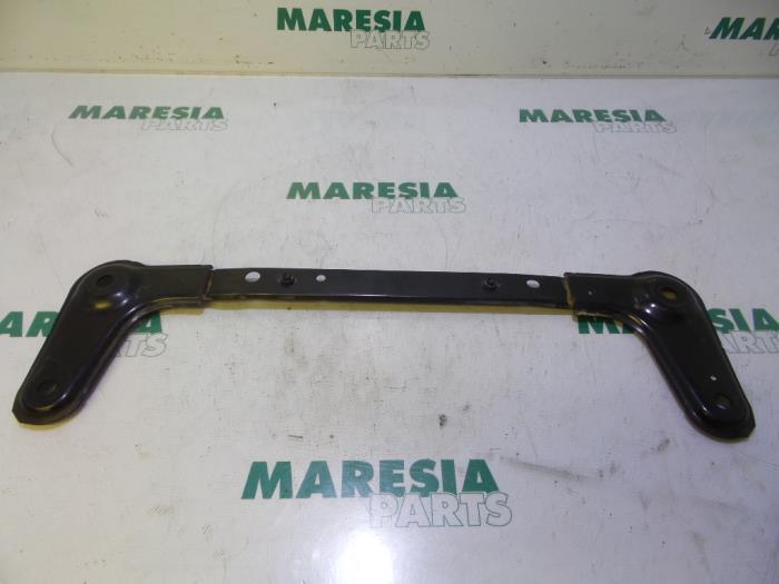 Gebruikte Subframe Renault Clio III (BR/CR) 1.6 16V Prijs € 15,00 Margeregeling aangeboden door Maresia Parts