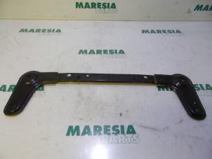 Gebruikte Subframe Renault Clio III (BR/CR) 1.6 16V Prijs € 15,00 Margeregeling aangeboden door Maresia Parts