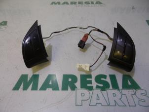 Gebruikte Radiobediening Stuur Fiat Grande Punto (199) 1.4 Prijs € 35,00 Margeregeling aangeboden door Maresia Parts
