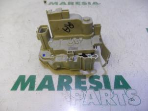 Gebruikte Deurslot Mechaniek 4Deurs rechts-achter Fiat Bravo (198A) 1.4 MultiAir 16V Prijs € 30,00 Margeregeling aangeboden door Maresia Parts