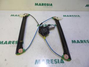 Gebruikte Ruitmechaniek 4Deurs rechts-voor Fiat Stilo MW (192C) 1.6 16V Prijs € 35,00 Margeregeling aangeboden door Maresia Parts