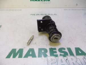 Gebruikte Kontaktslot + Sleutel Fiat Stilo MW (192C) 1.6 16V Prijs € 35,00 Margeregeling aangeboden door Maresia Parts