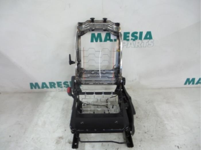 Gebruikte Stoelframe Renault Fluence (LZ) 1.5 dCi 105 Prijs € 105,00 Margeregeling aangeboden door Maresia Parts