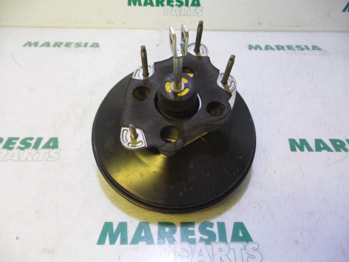 Gebruikte Rembooster Renault Clio III (BR/CR) 1.6 16V Prijs € 50,00 Margeregeling aangeboden door Maresia Parts