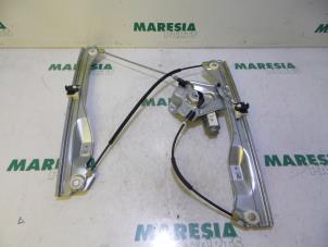 Gebruikte Raammechaniek 4Deurs rechts-voor Renault Clio III (BR/CR) 1.6 16V Prijs € 25,00 Margeregeling aangeboden door Maresia Parts