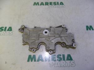 Gebruikte Kleppendeksel Renault Clio III (BR/CR) 1.6 16V Prijs € 25,00 Margeregeling aangeboden door Maresia Parts