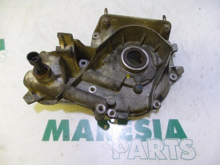 Gebruikte Oliepomp Fiat Bravo (198A) 1.4 16V Prijs € 59,99 Margeregeling aangeboden door Maresia Parts