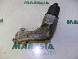 Gebruikte Oliefilterhouder Peugeot 206 (2A/C/H/J/S) 1.4 XR,XS,XT,Gentry Prijs € 35,00 Margeregeling aangeboden door Maresia Parts