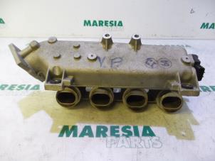 Gebruikte Inlaatspruitstuk Fiat Barchetta (183) 1.8 16V Prijs € 105,00 Margeregeling aangeboden door Maresia Parts