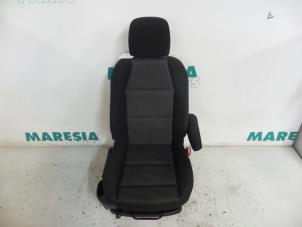 Gebruikte Voorstoel rechts Peugeot 307 SW (3H) 2.0 16V Prijs € 85,00 Margeregeling aangeboden door Maresia Parts
