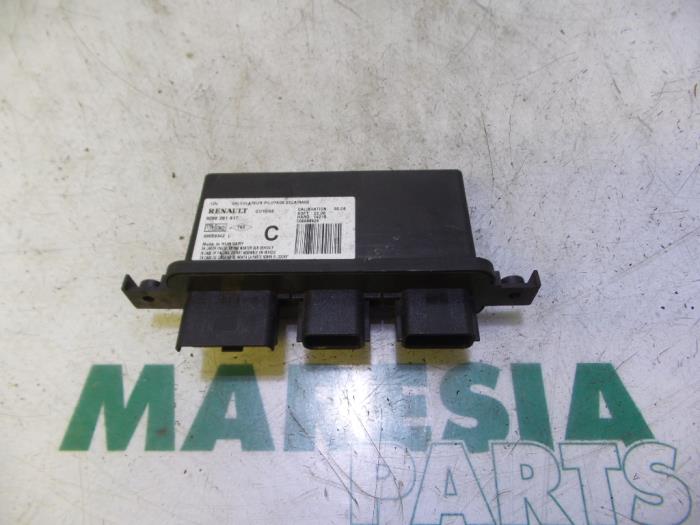 Gebruikte Computer Diversen Renault Clio III (BR/CR) 1.4 16V Prijs € 90,00 Margeregeling aangeboden door Maresia Parts