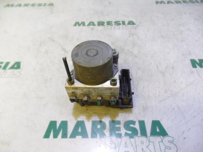Gebruikte ABS Pomp Renault Clio III (BR/CR) 1.4 16V Prijs € 65,00 Margeregeling aangeboden door Maresia Parts