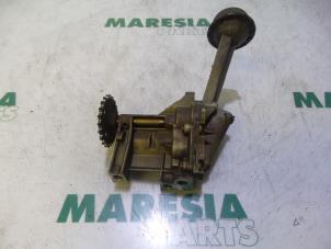 Gebruikte Oliepomp Renault Scénic II (JM) 1.6 16V Prijs € 50,00 Margeregeling aangeboden door Maresia Parts